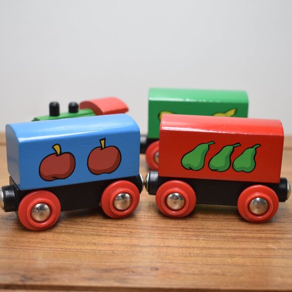 Brio Vintage from My First Set Trains Engine and Apples Bananas Pears Carriages - Picture 7 of 8